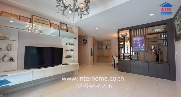 Two-story detached house for sale