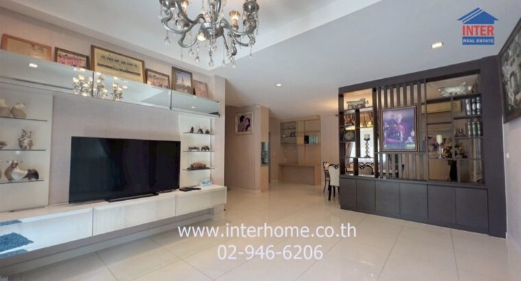 Two-story detached house for sale