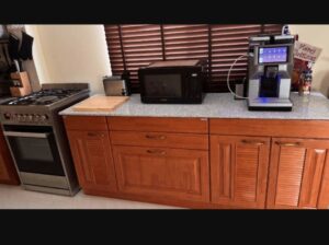 ตู้ครัวใหม่เอี่ยมสำหรับขาย