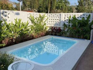 ผู้สร้างสระว่ายน้ำ