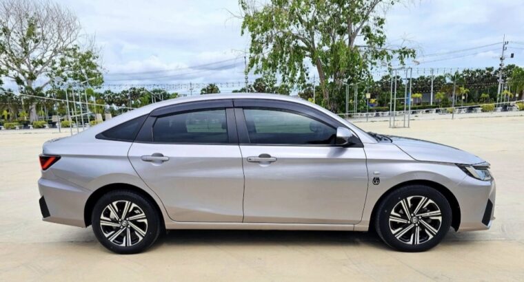 TOYOTA “YARIS ATIV” 2023